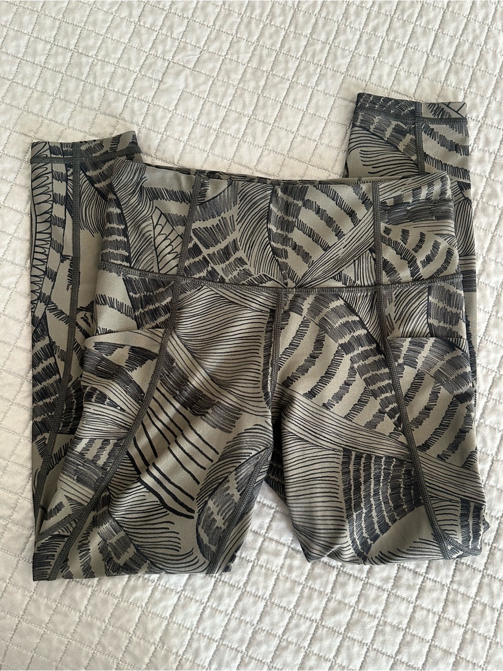 Athleta Gray & Black Patterned Chaturanga yoga pants